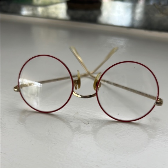 Accessories - Elegant Red and Gold Women's Round Glasses